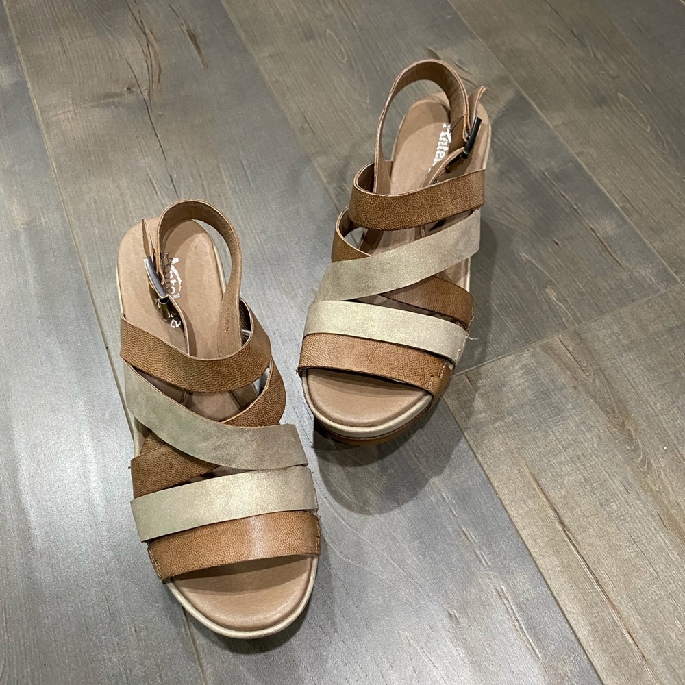 Antelope Brown Leather Wedges